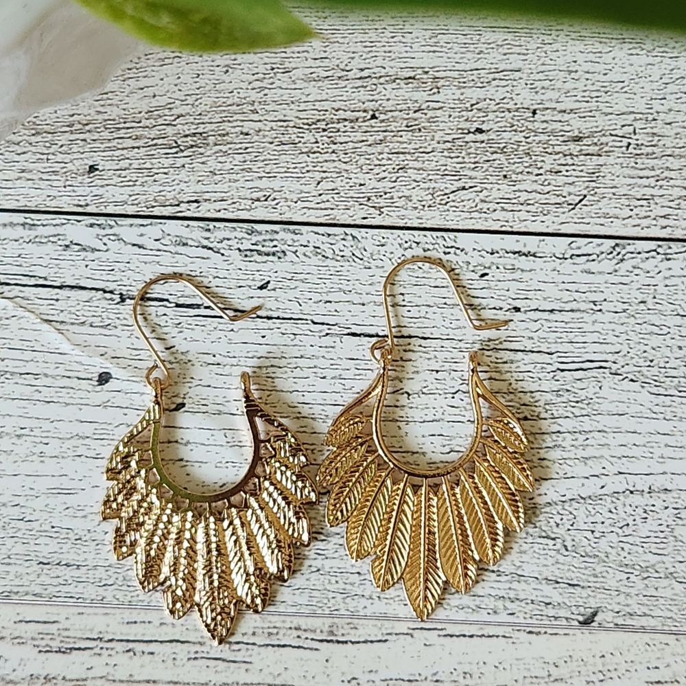 🪶Gold Metal Feather 🪶 Boho Earrings